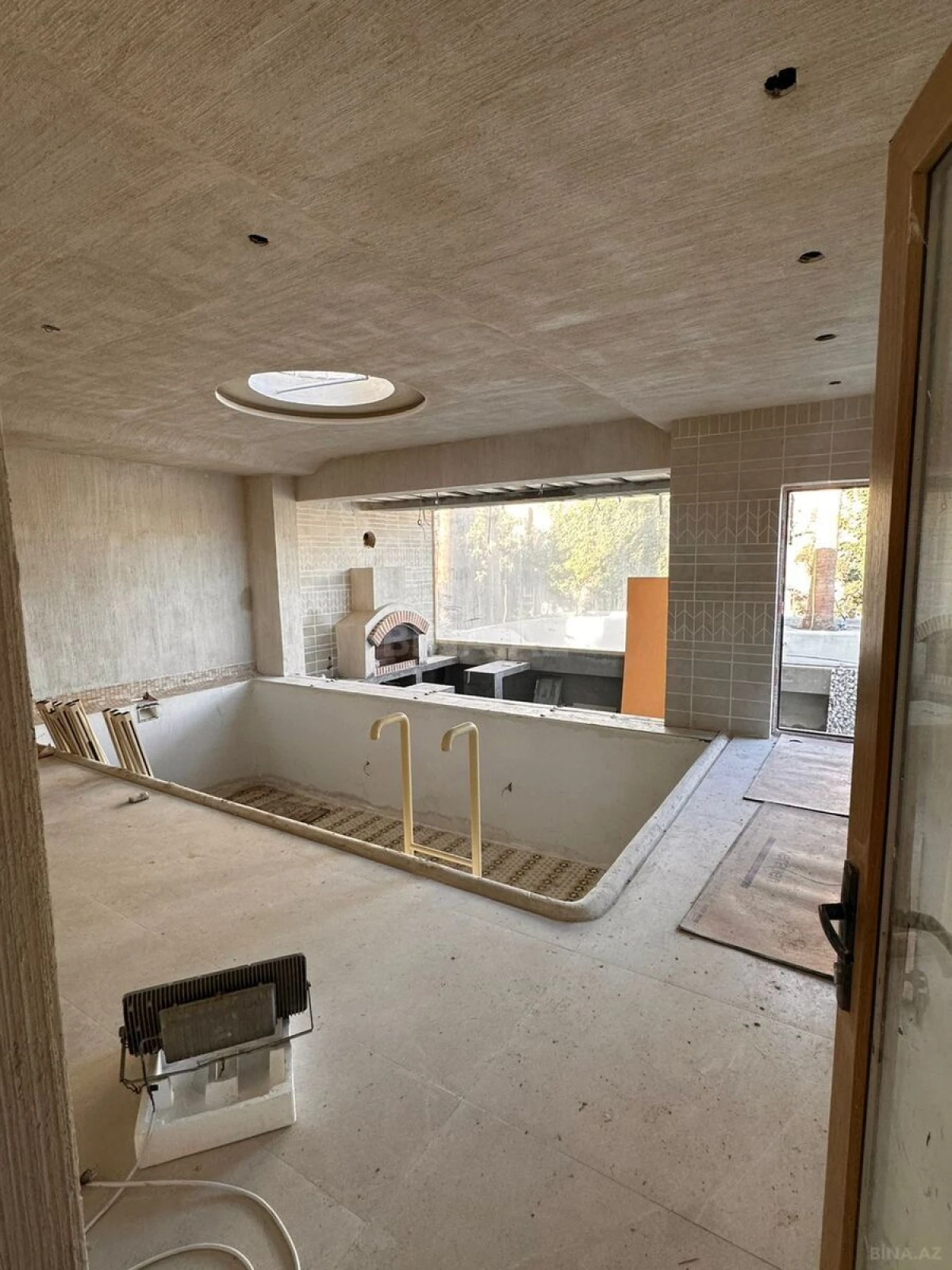 Satılır 7 otaqlı həyət evi 700 m²