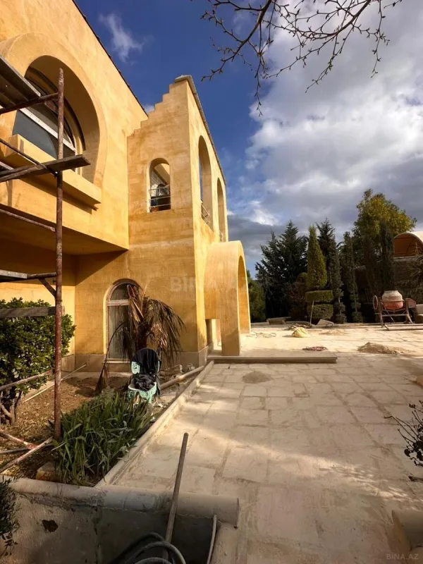 Satılır 7 otaqlı həyət evi 700 m²