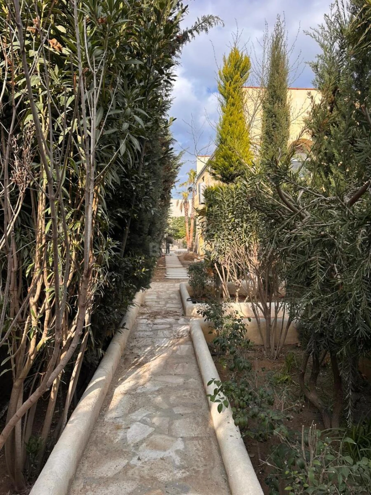 Satılır 7 otaqlı həyət evi 700 m²