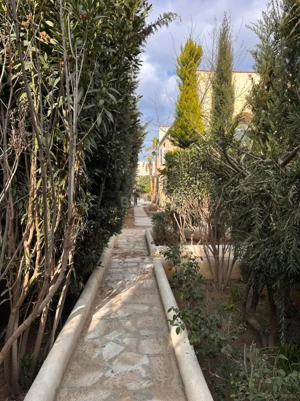 Satılır 7 otaqlı həyət evi 700 m²