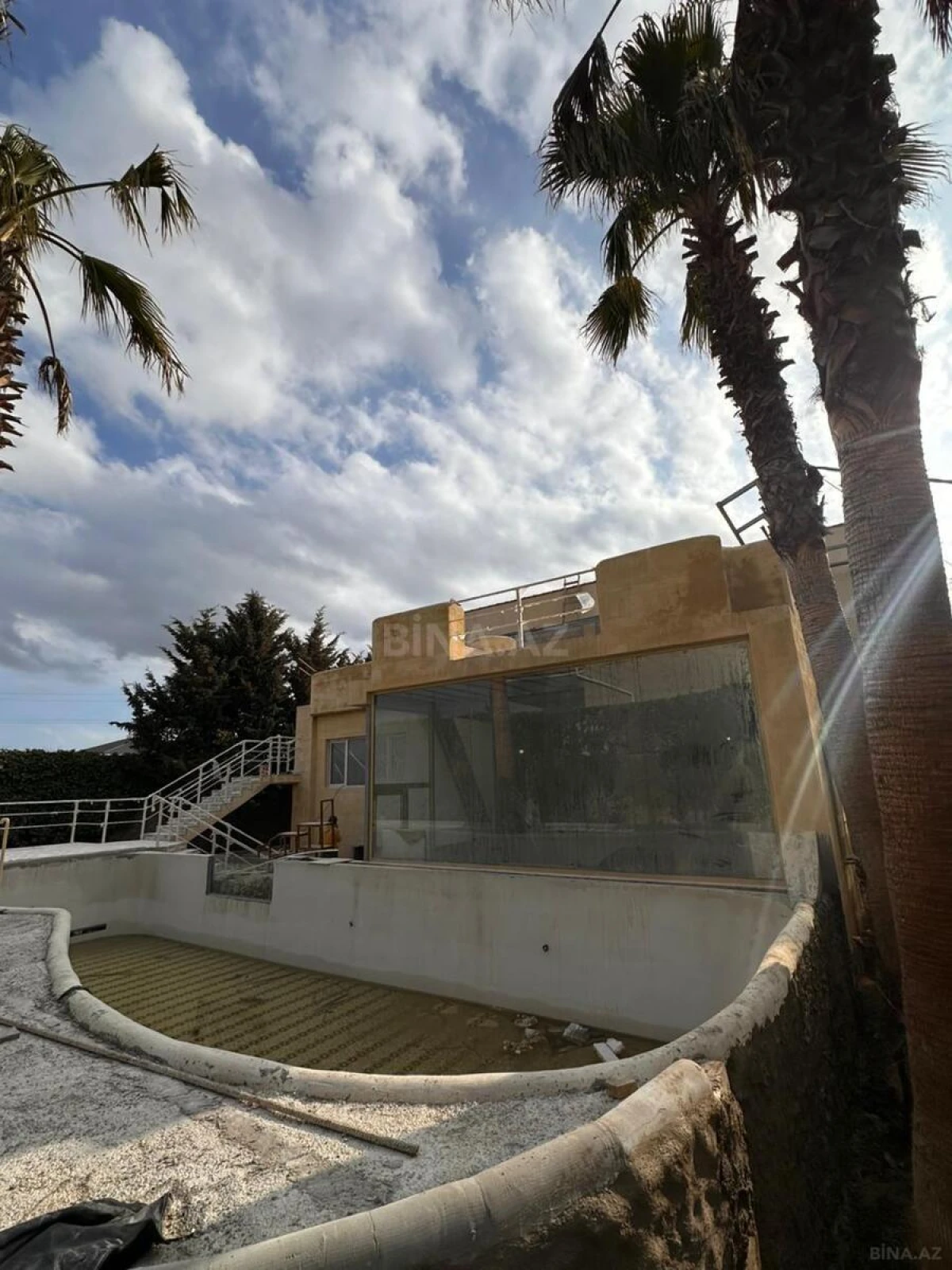 Satılır 7 otaqlı həyət evi 700 m²