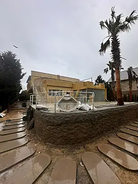 Satılır 7 otaqlı həyət evi 700 m²