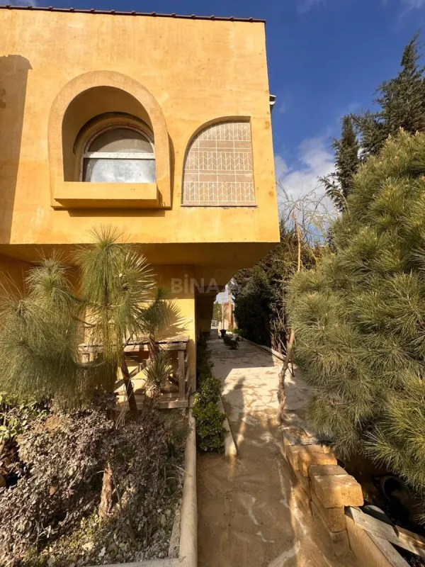 Satılır 7 otaqlı həyət evi 700 m²