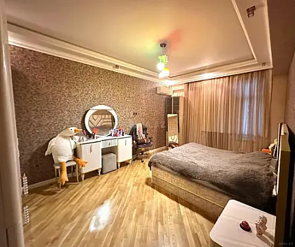 Satılır 3 otaqlı mənzil 140 m²