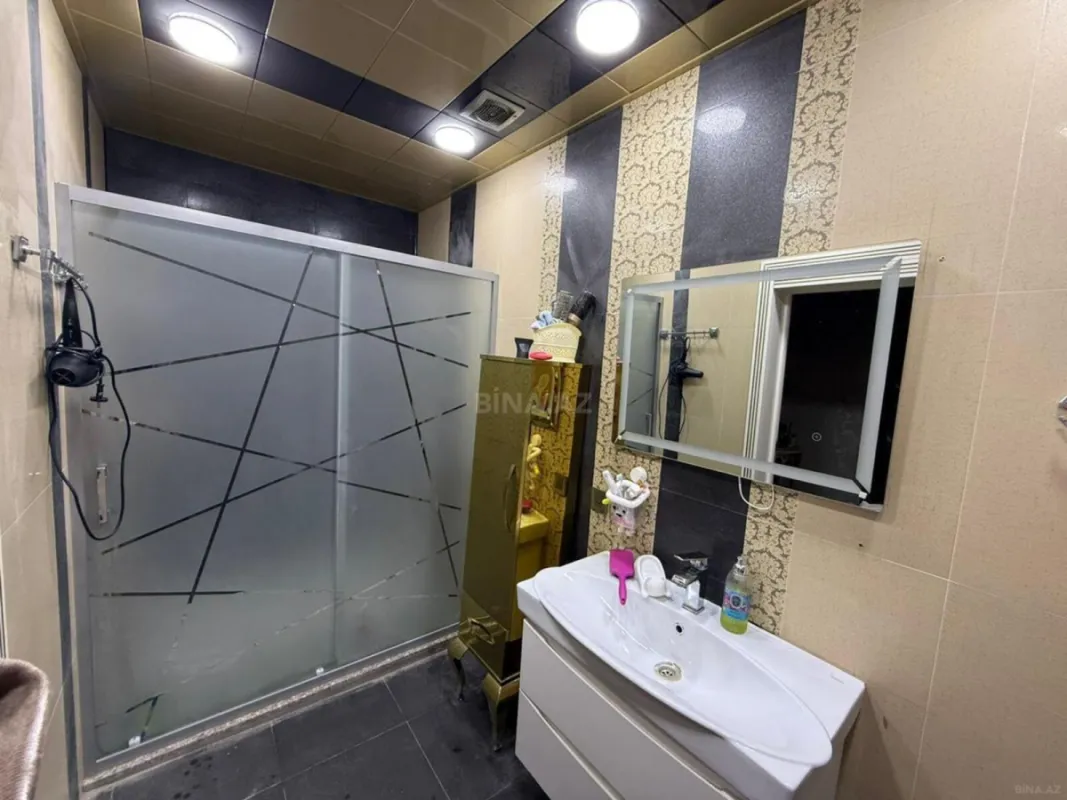 Satılır 3 otaqlı mənzil 140 m²