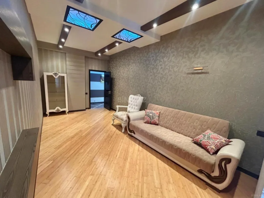 Satılır 3 otaqlı mənzil 120 m²