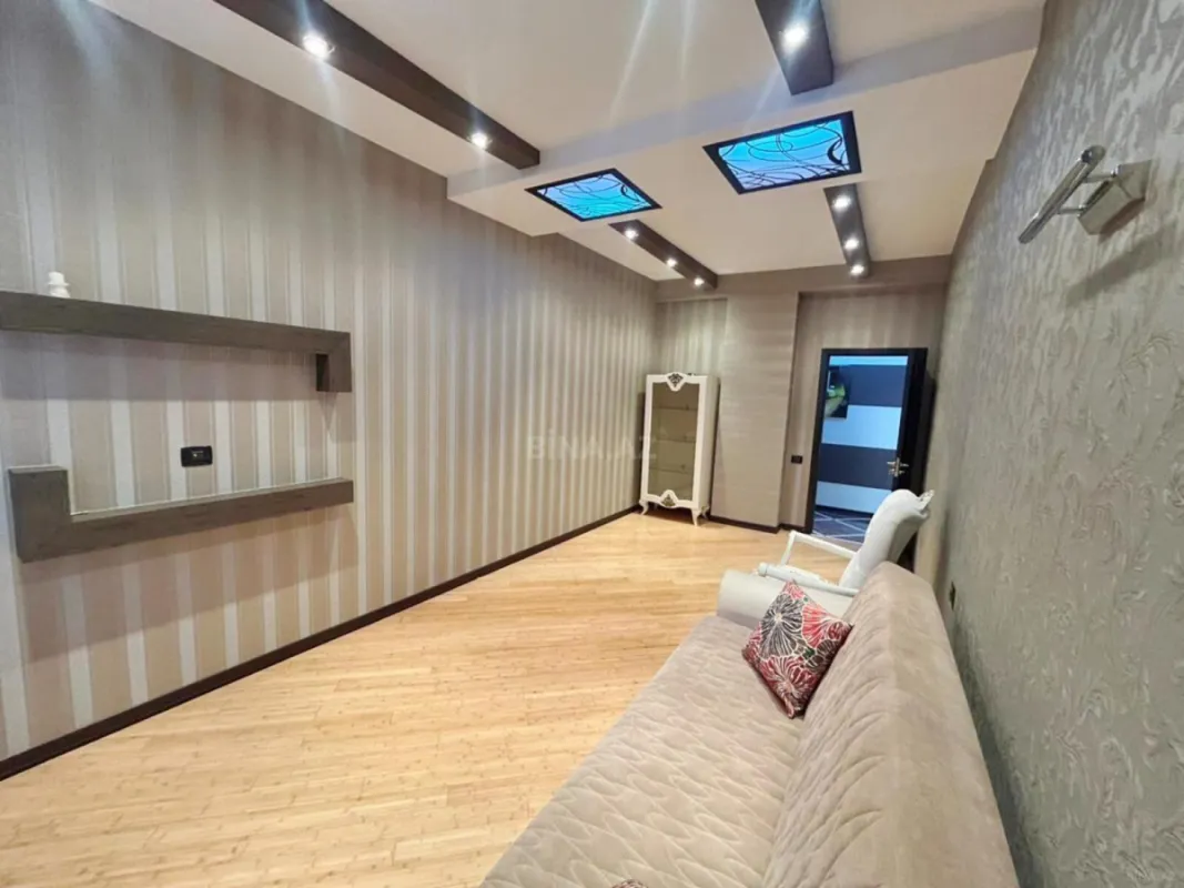 Satılır 3 otaqlı mənzil 120 m²