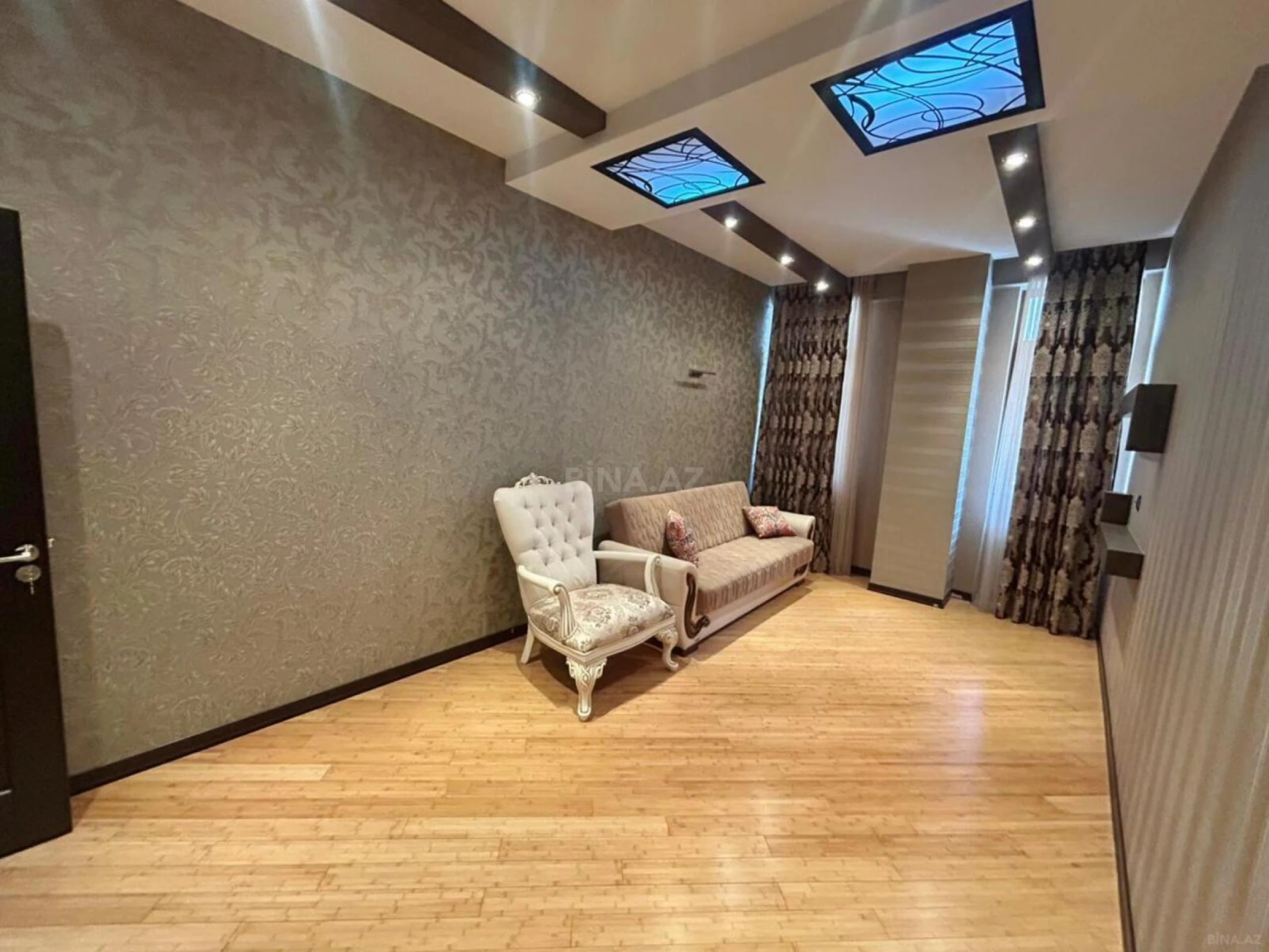 Satılır 3 otaqlı mənzil 120 m²