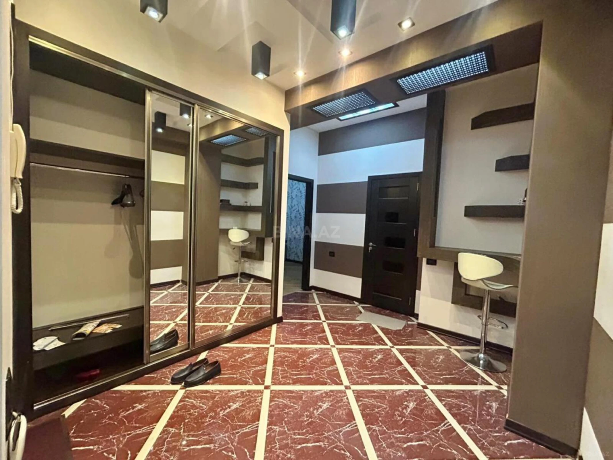 Satılır 3 otaqlı mənzil 120 m²