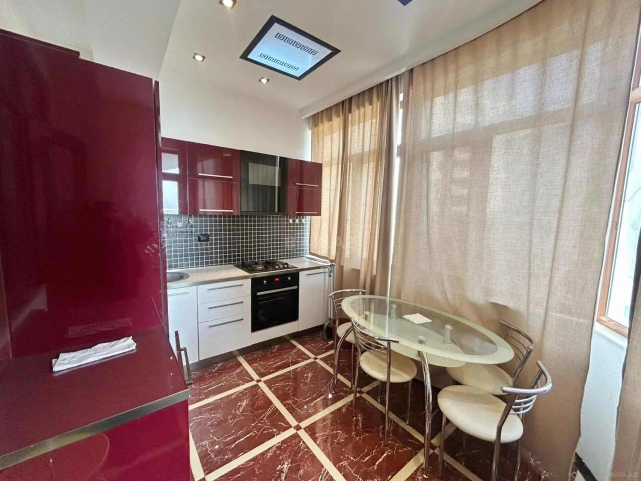 Satılır 3 otaqlı mənzil 120 m²