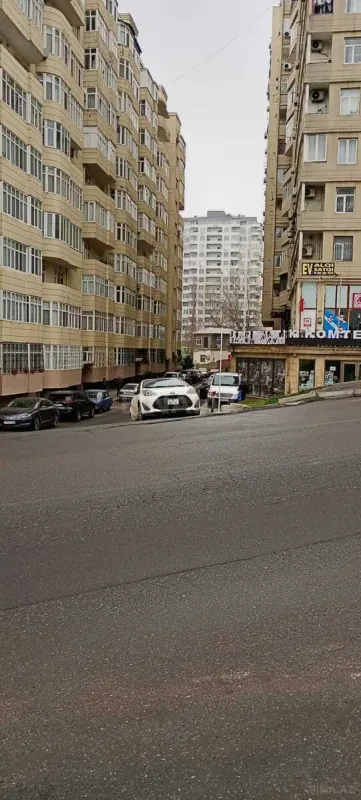 Satılır 2 otaqlı mənzil 78 m²
