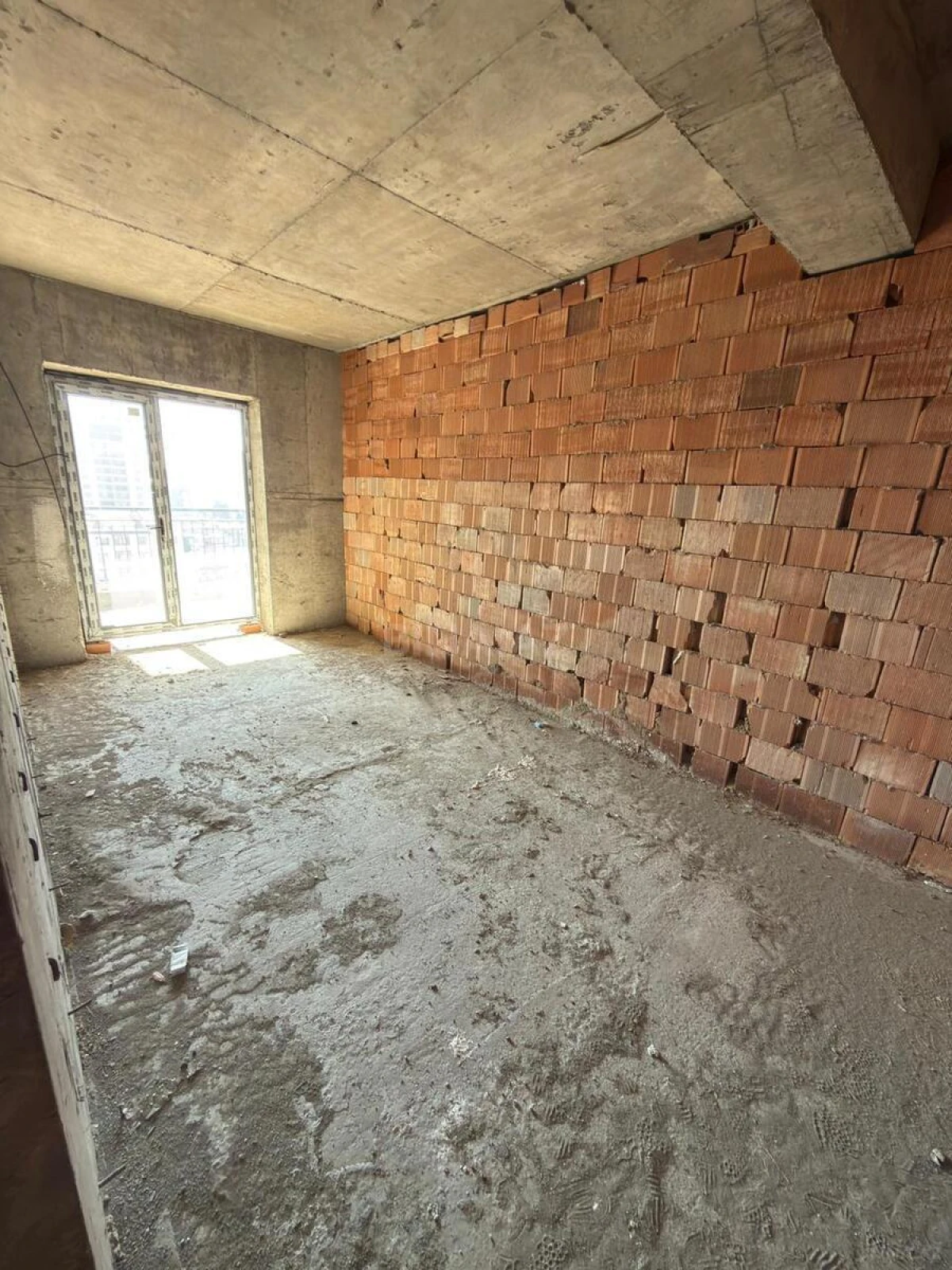 Satılır 4 otaqlı mənzil 181 m²