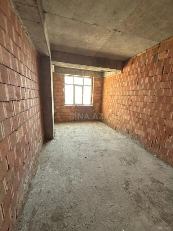 Satılır 4 otaqlı mənzil 181 m²