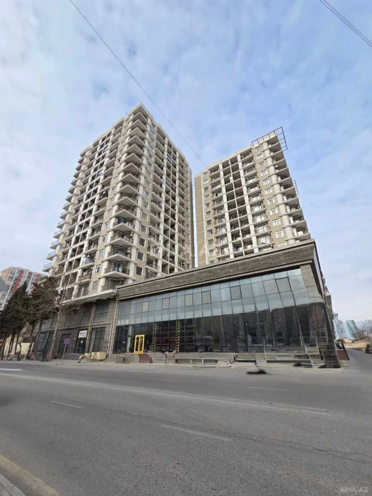 Satılır 4 otaqlı mənzil 181 m²