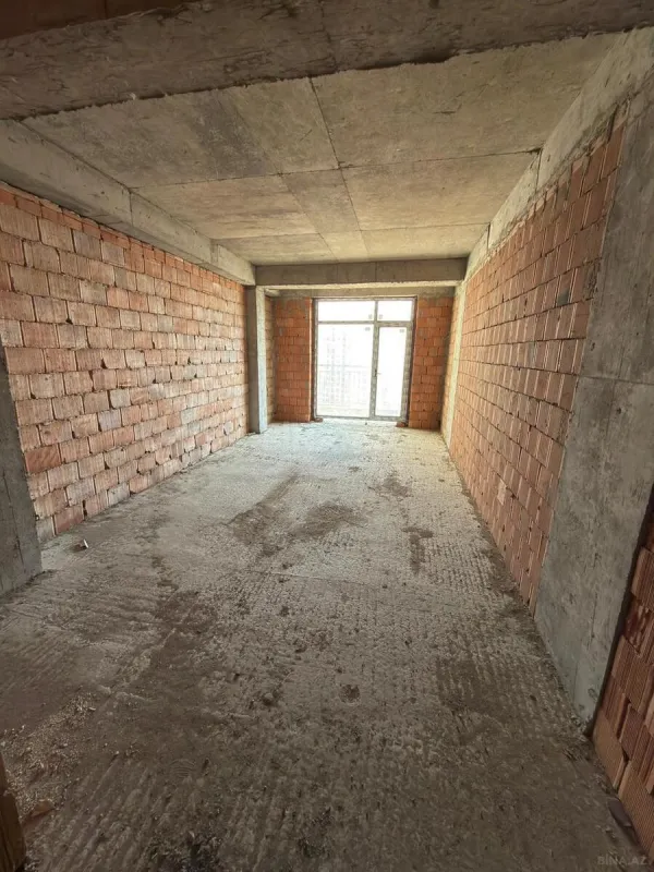 Satılır 4 otaqlı mənzil 181 m²