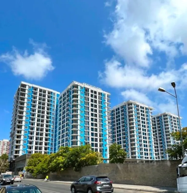 Satılır 4 otaqlı mənzil 181 m²