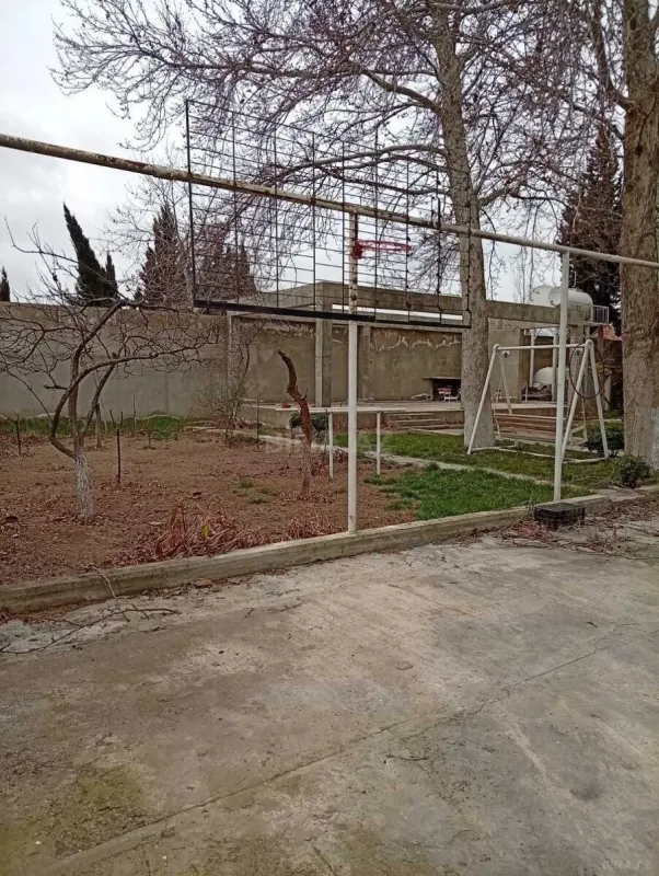 Satılır 6 otaqlı həyət evi 400 m²