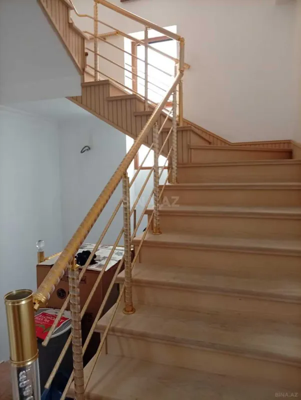 Satılır 6 otaqlı həyət evi 400 m²