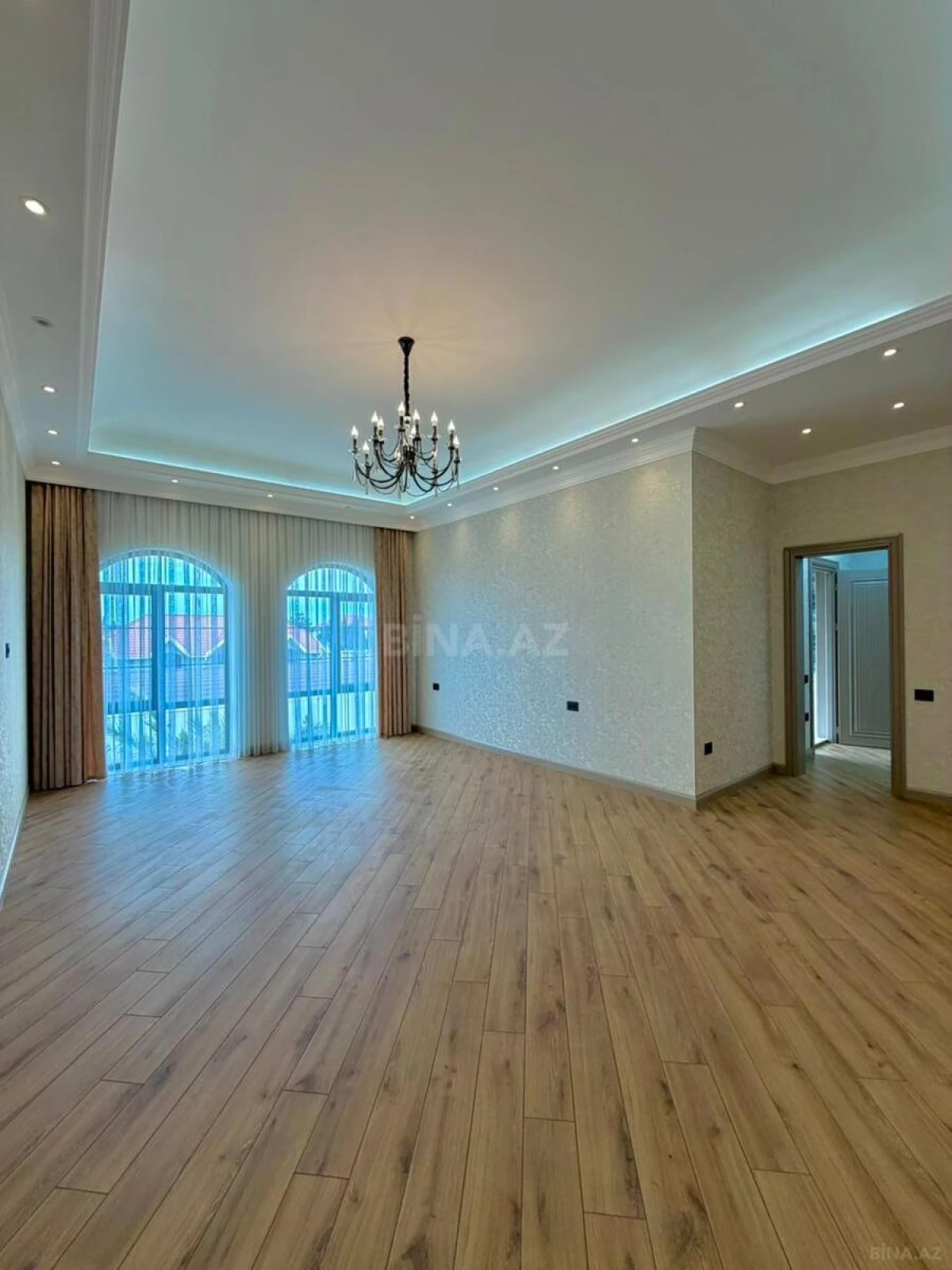 Satılır 6 otaqlı həyət evi 400 m²