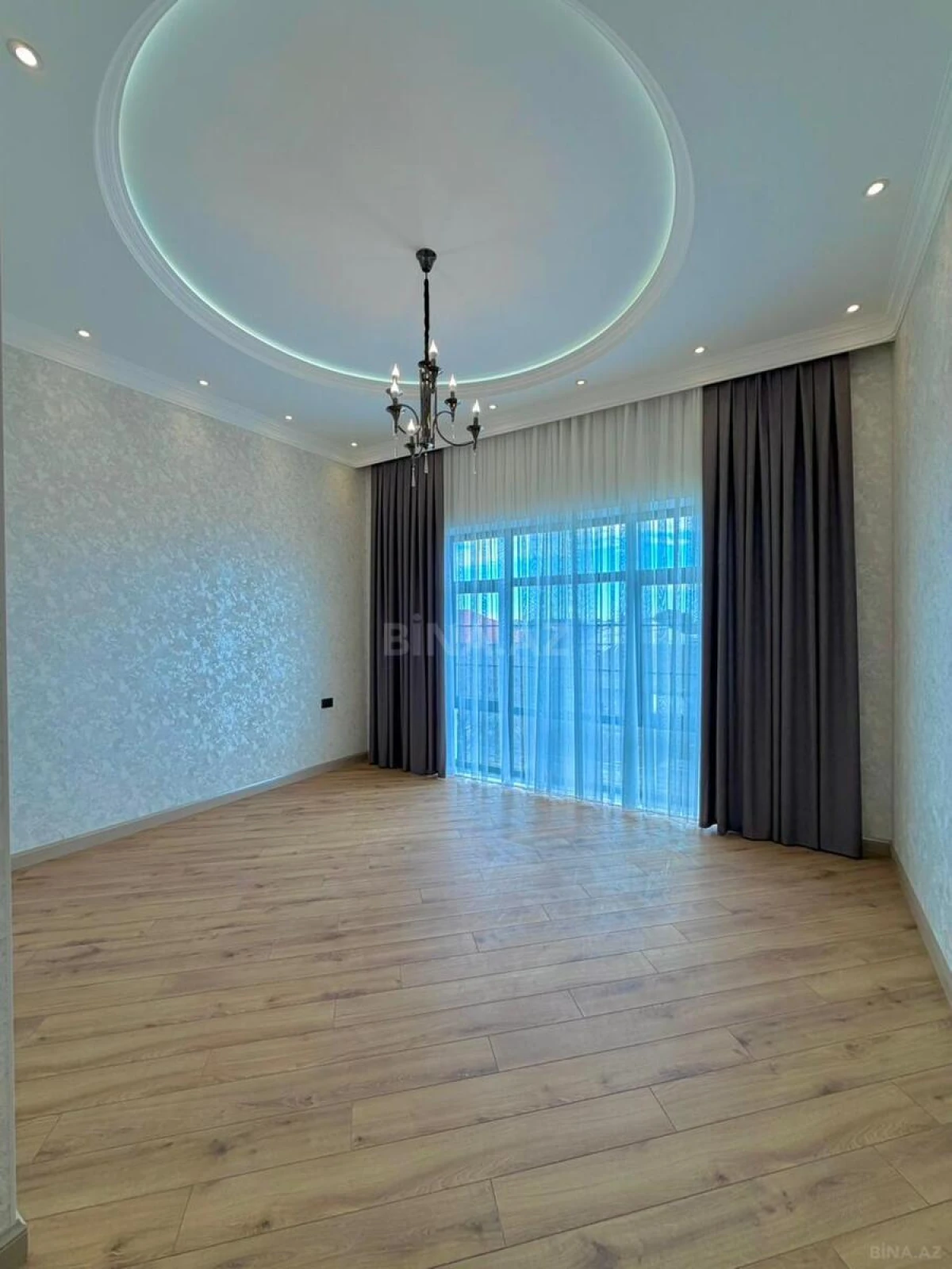 Satılır 6 otaqlı həyət evi 400 m²
