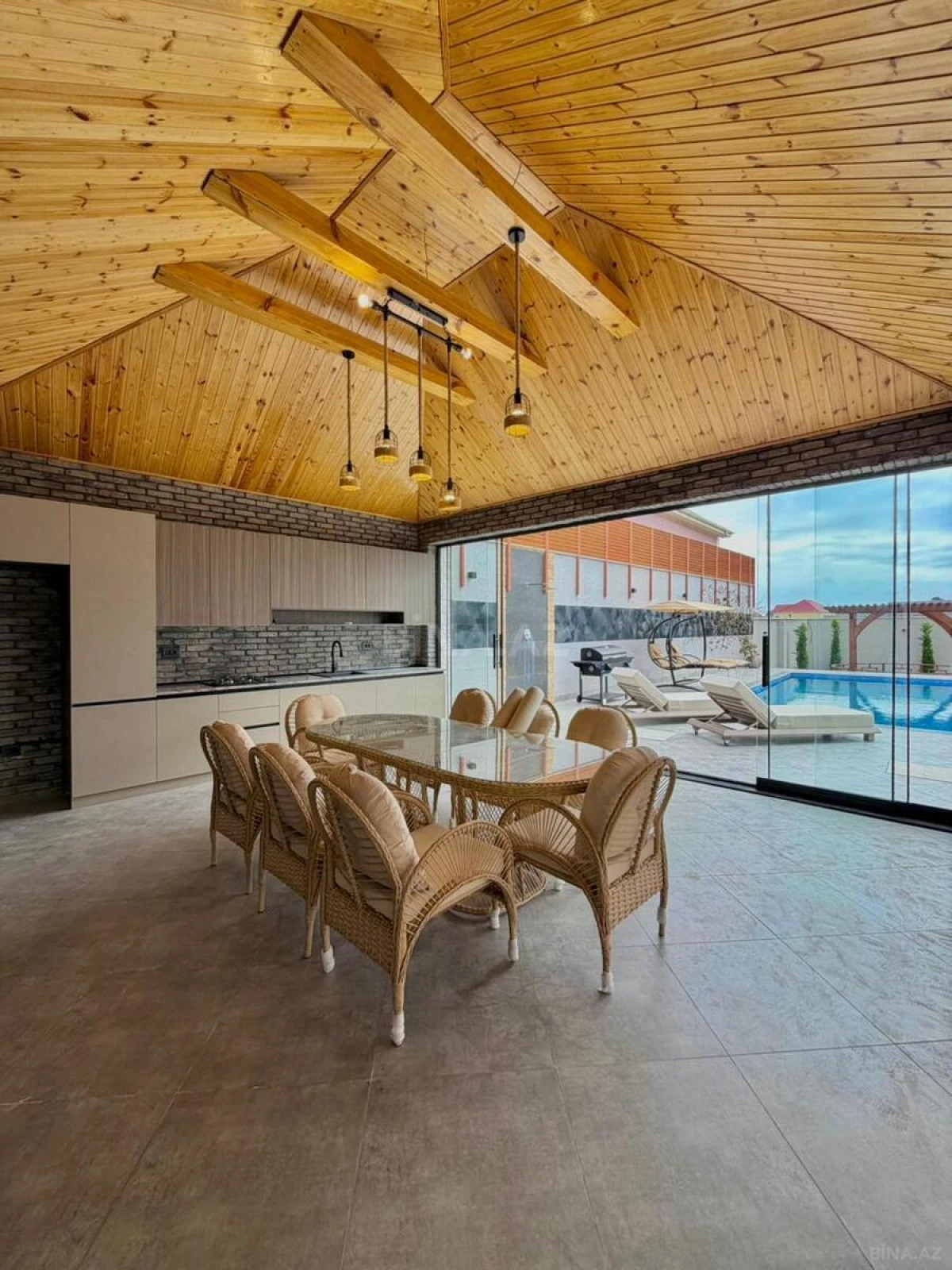 Satılır 6 otaqlı həyət evi 400 m²