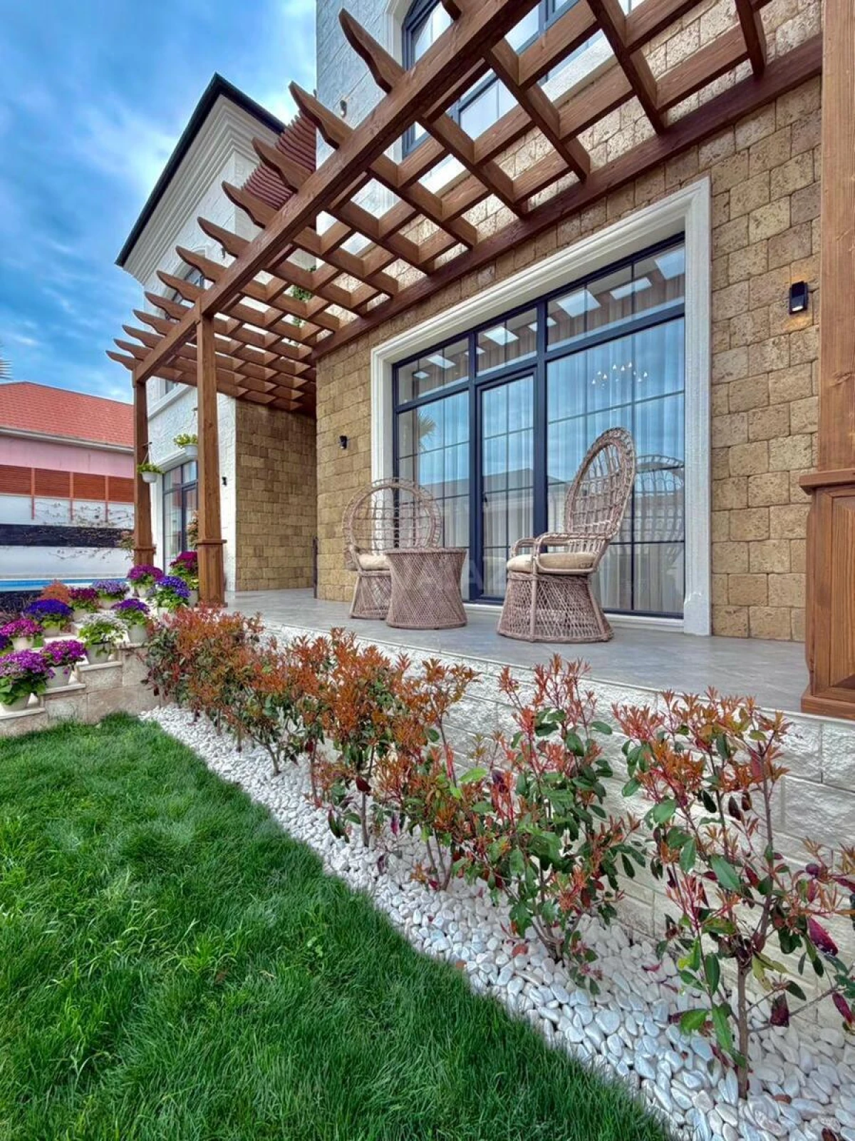 Satılır 6 otaqlı həyət evi 400 m²