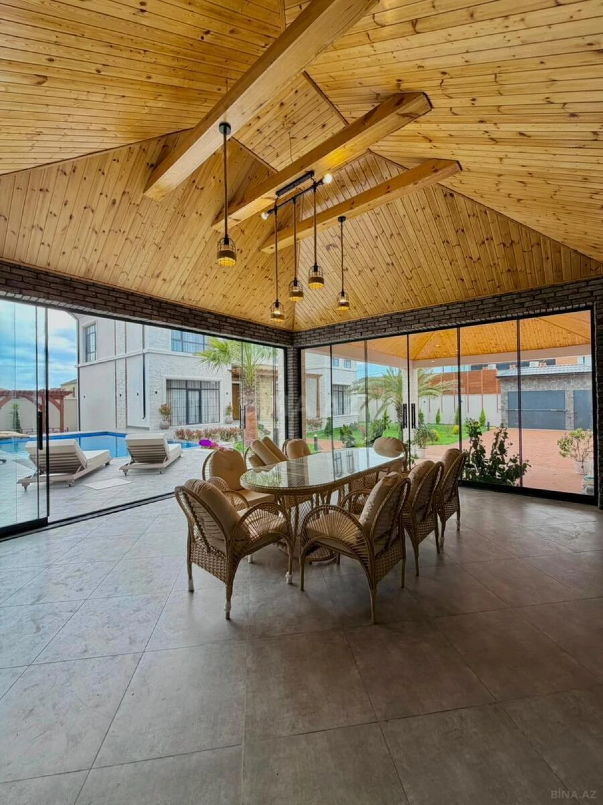 Satılır 6 otaqlı həyət evi 400 m²