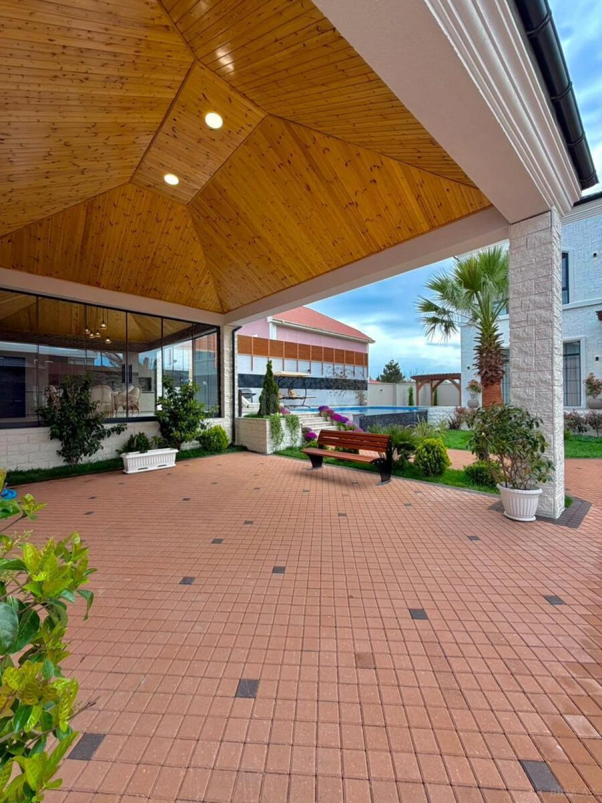 Satılır 6 otaqlı həyət evi 400 m²