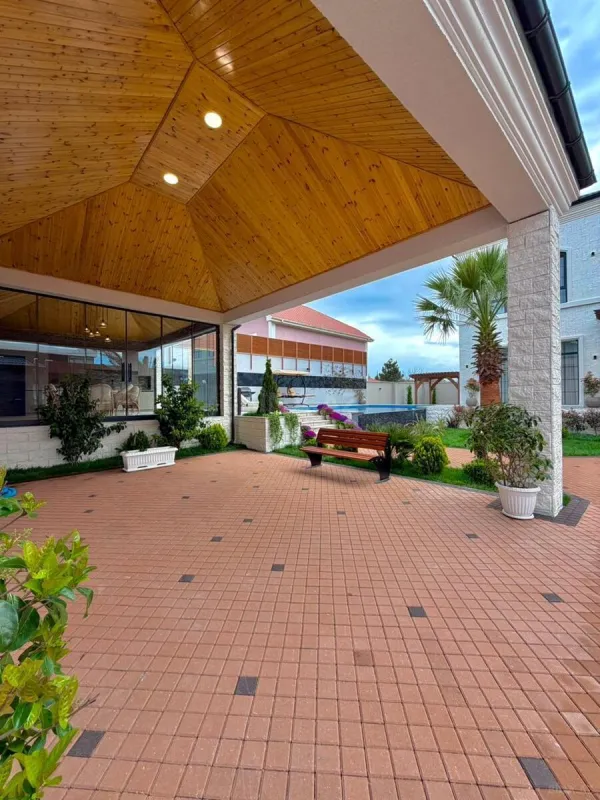 Satılır 6 otaqlı həyət evi 400 m²