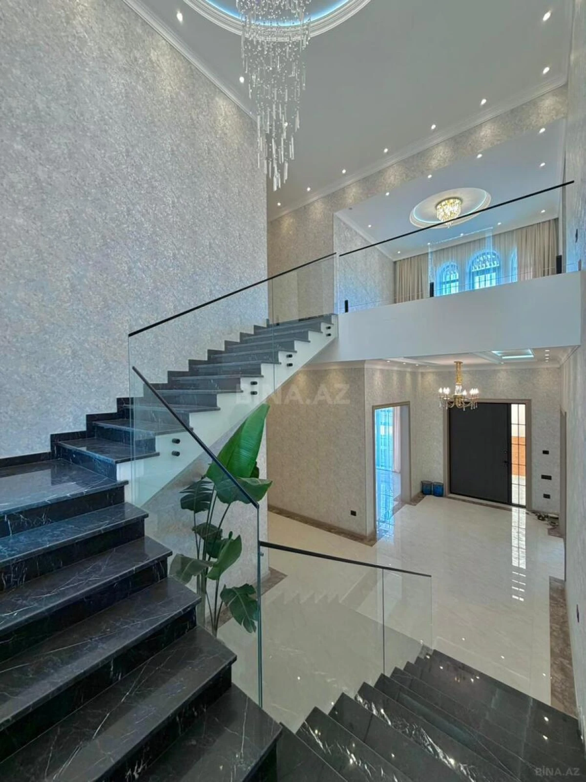 Satılır 6 otaqlı həyət evi 400 m²