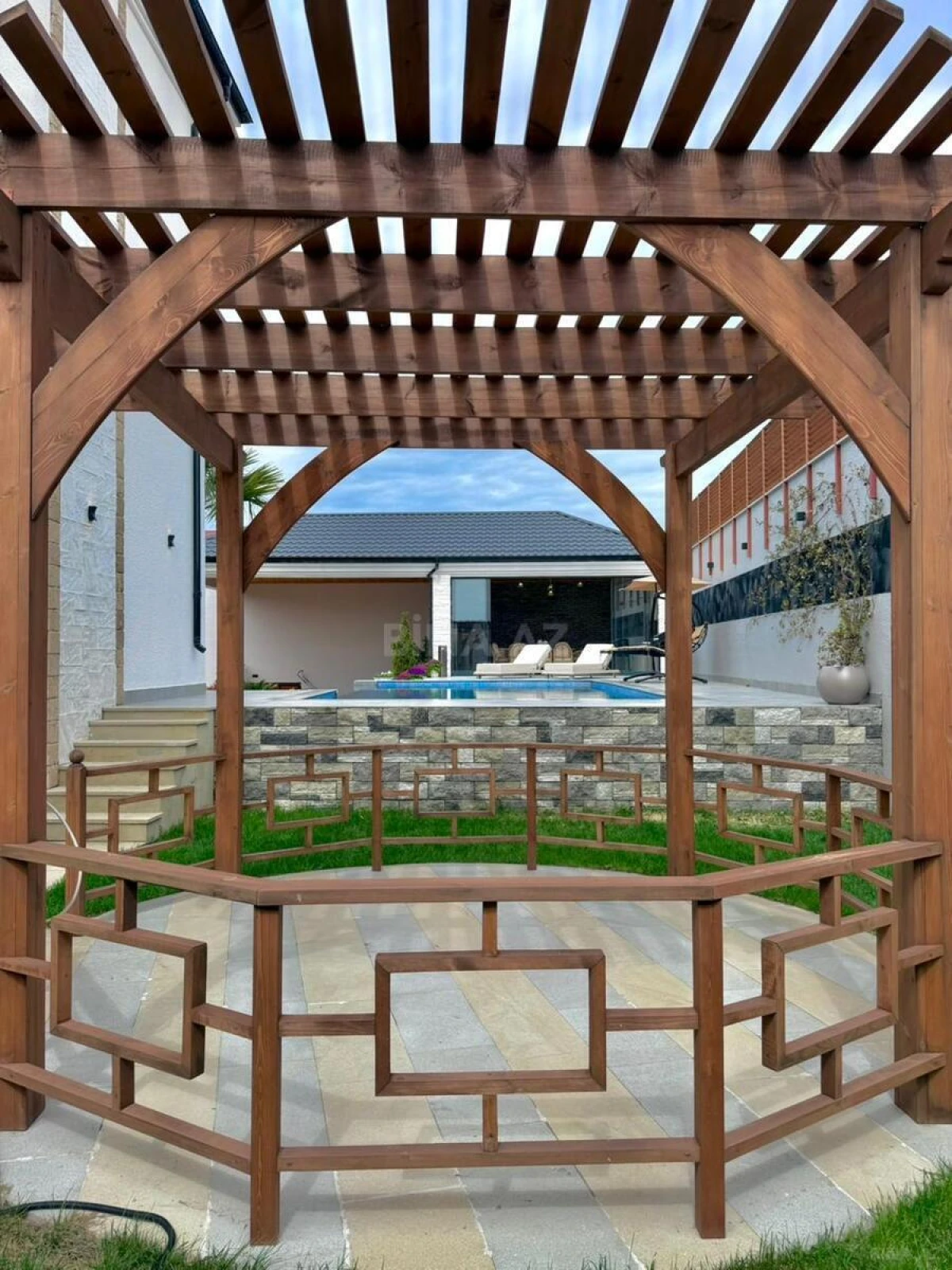 Satılır 6 otaqlı həyət evi 400 m²