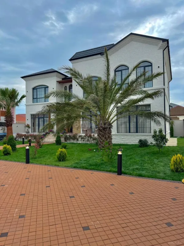 Satılır 6 otaqlı həyət evi 400 m²