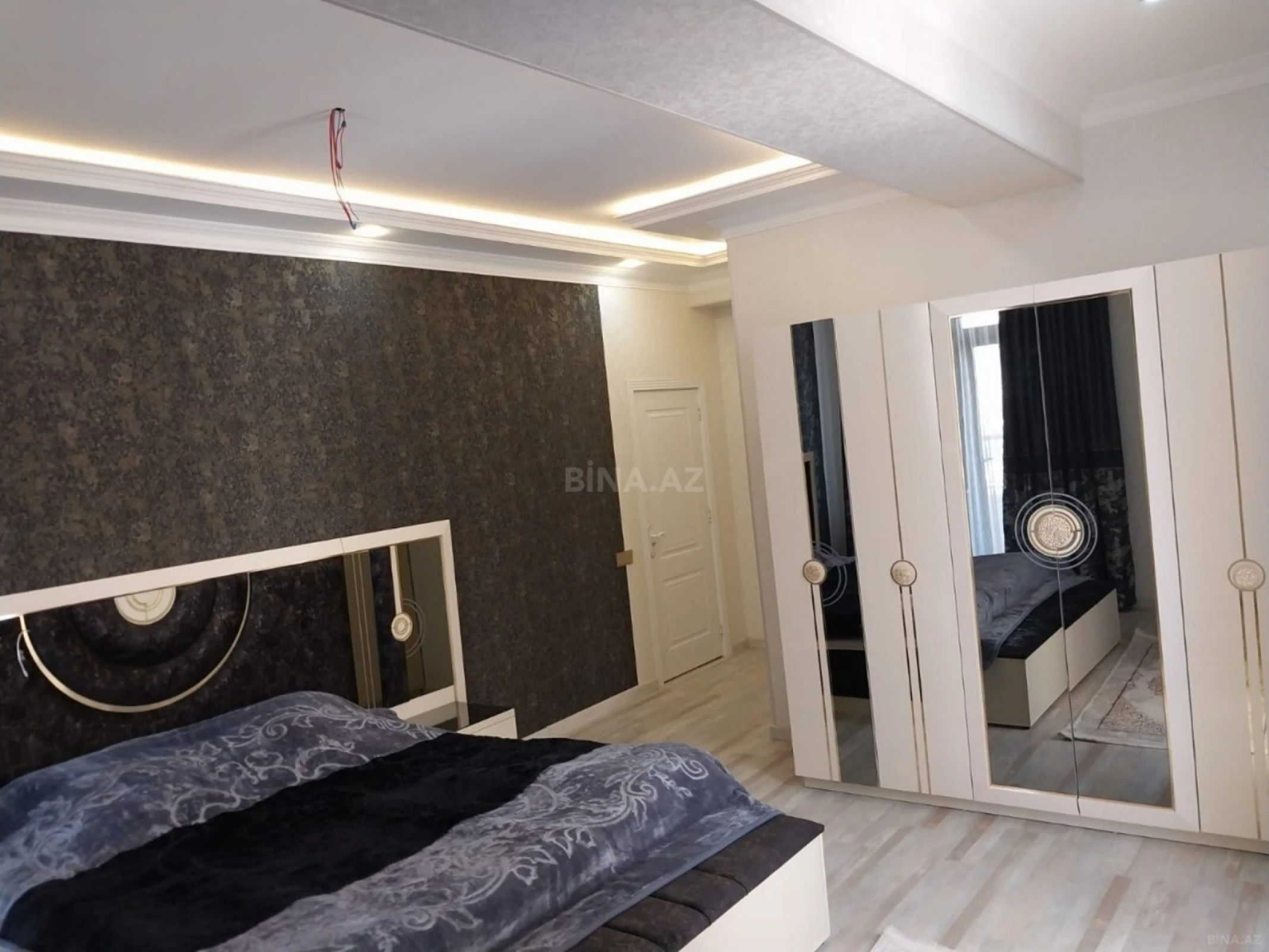 Kirayə verilir 3 otaqlı mənzil 140 m²