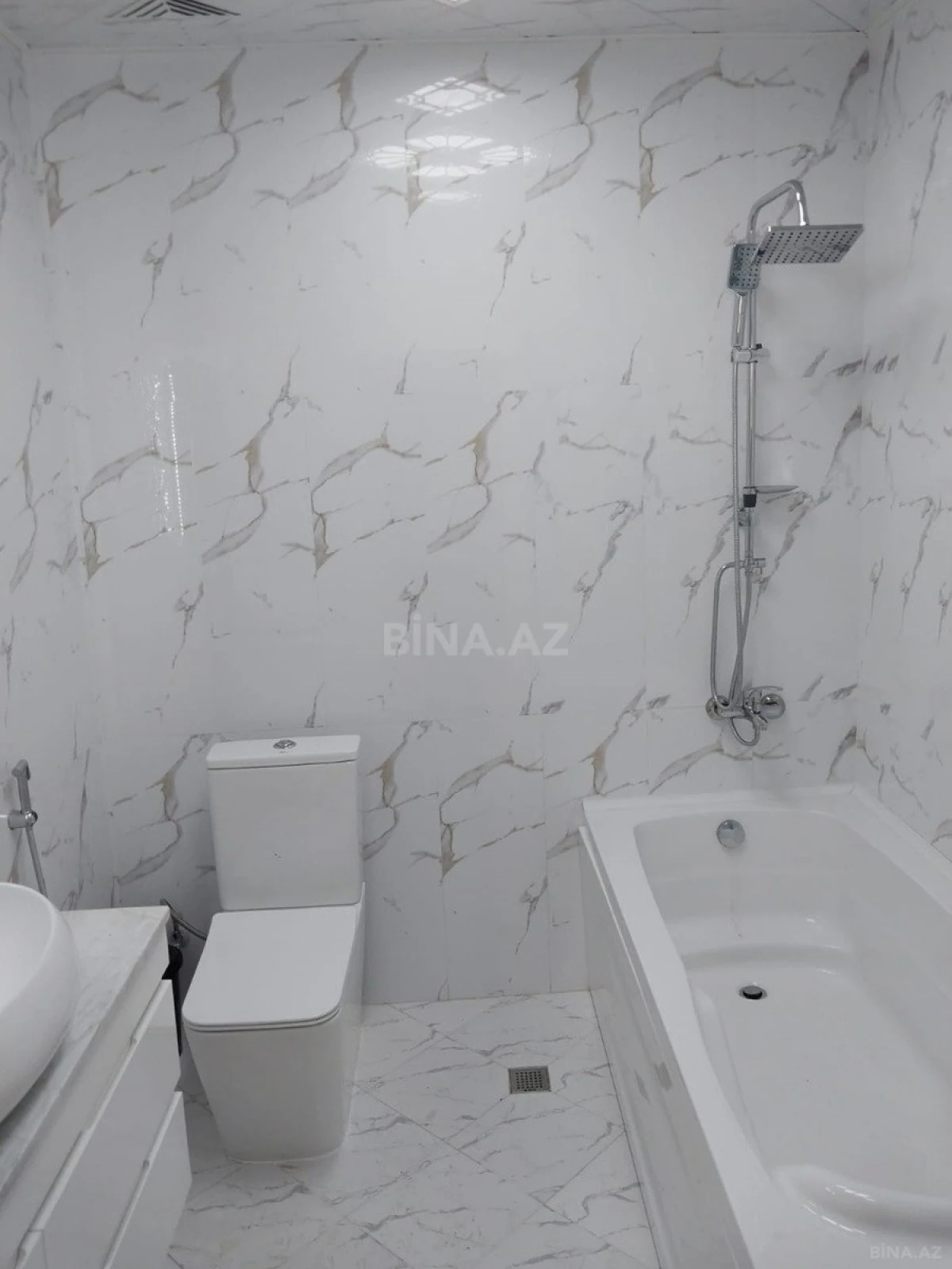 Kirayə verilir 3 otaqlı mənzil 140 m²