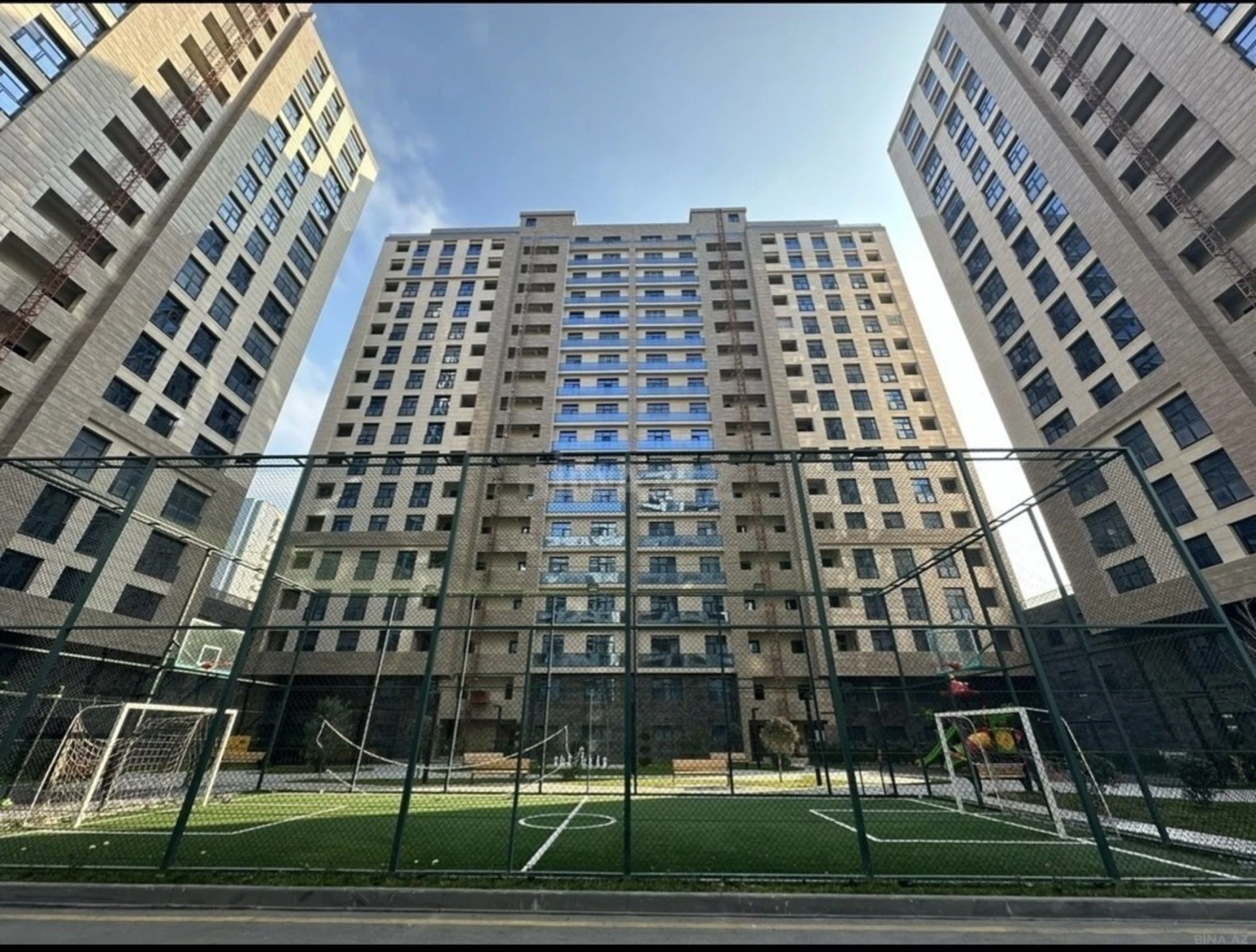 Satılır 3 otaqlı mənzil 125 m²