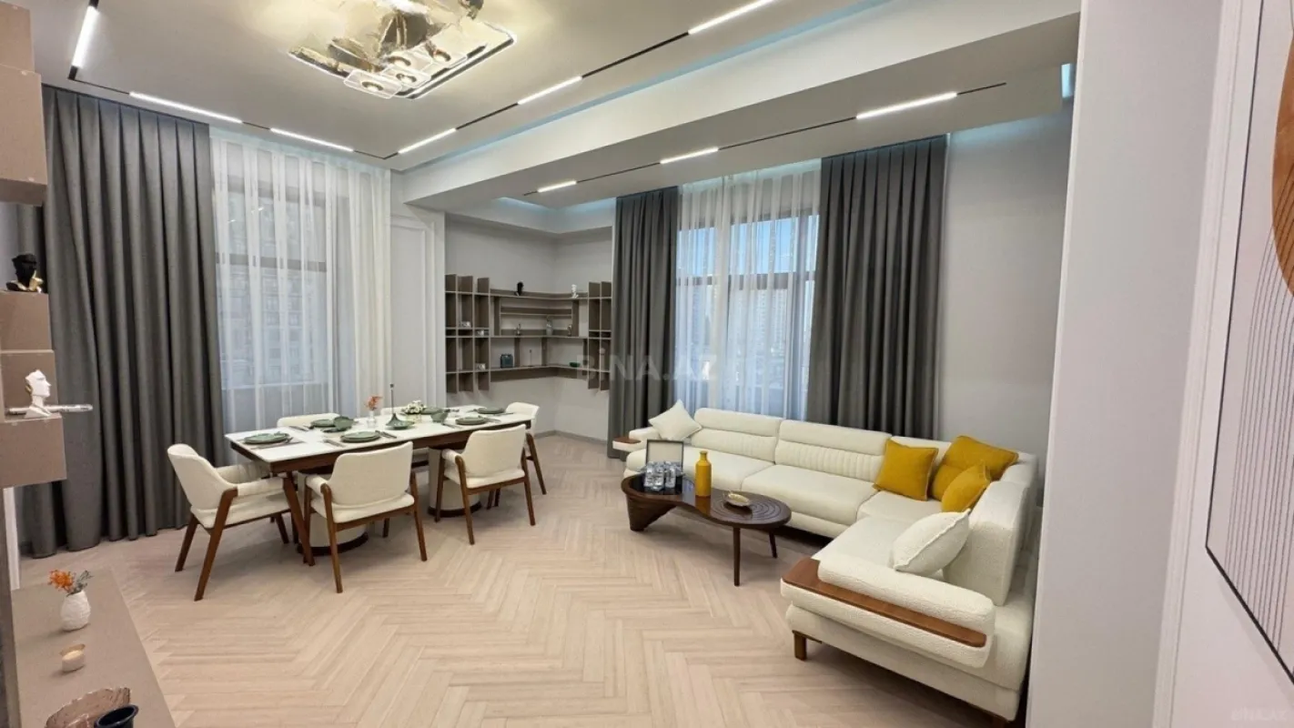 Satılır 3 otaqlı mənzil 125 m²