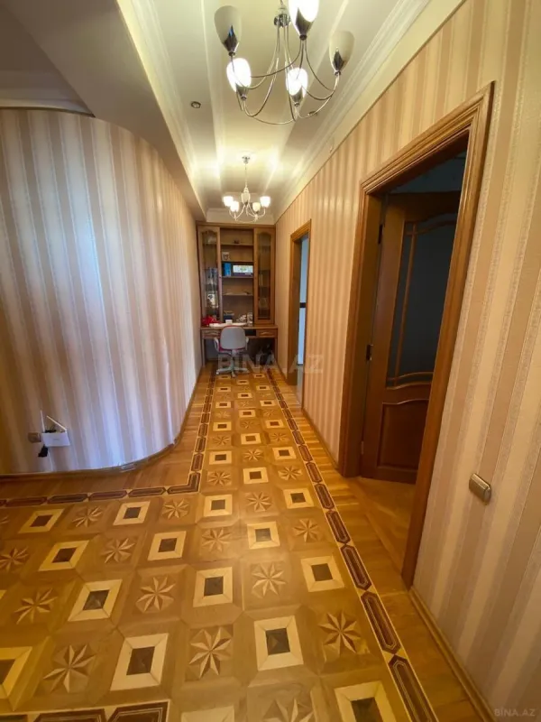 Satılır 3 otaqlı mənzil 165 m²