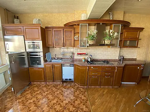 Satılır 3 otaqlı mənzil 165 m²