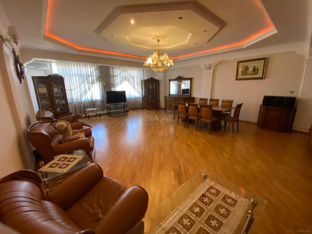 Satılır 3 otaqlı mənzil 165 m²