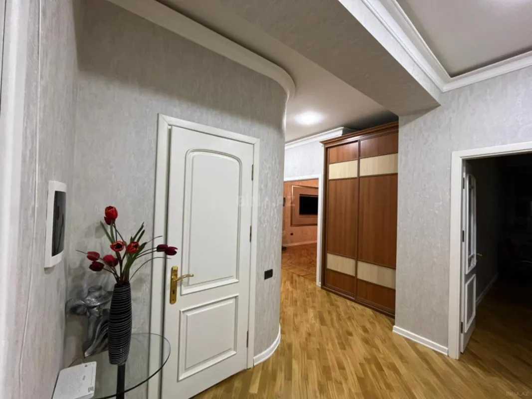 Kirayə verilir 3 otaqlı mənzil 150 m²