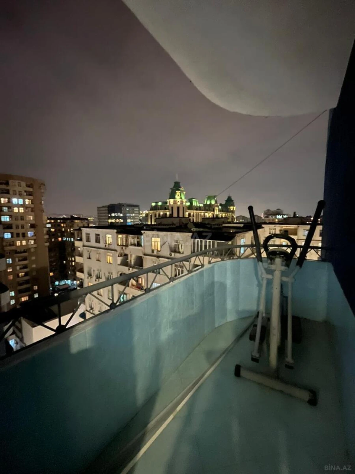 Kirayə verilir 3 otaqlı mənzil 150 m²