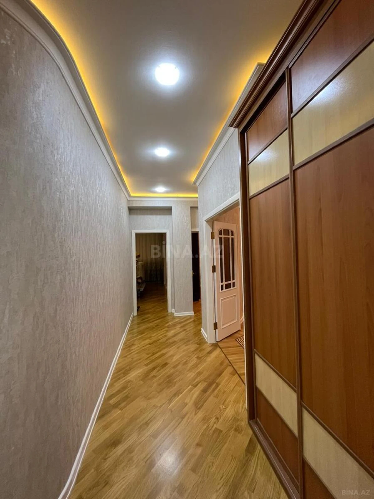 Kirayə verilir 3 otaqlı mənzil 150 m²