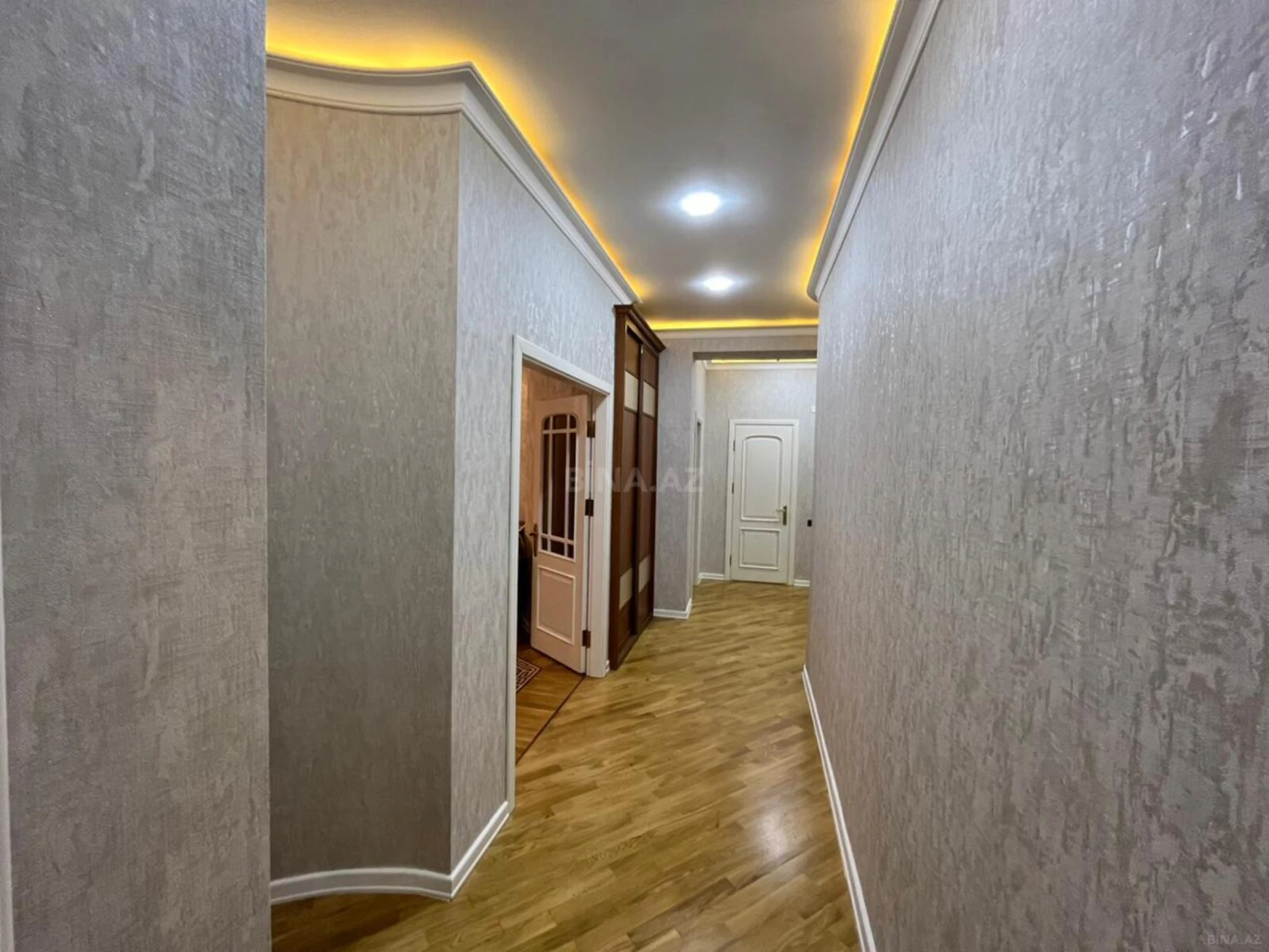 Kirayə verilir 3 otaqlı mənzil 150 m²