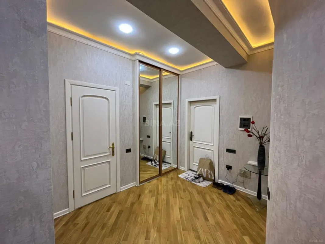 Kirayə verilir 3 otaqlı mənzil 150 m²