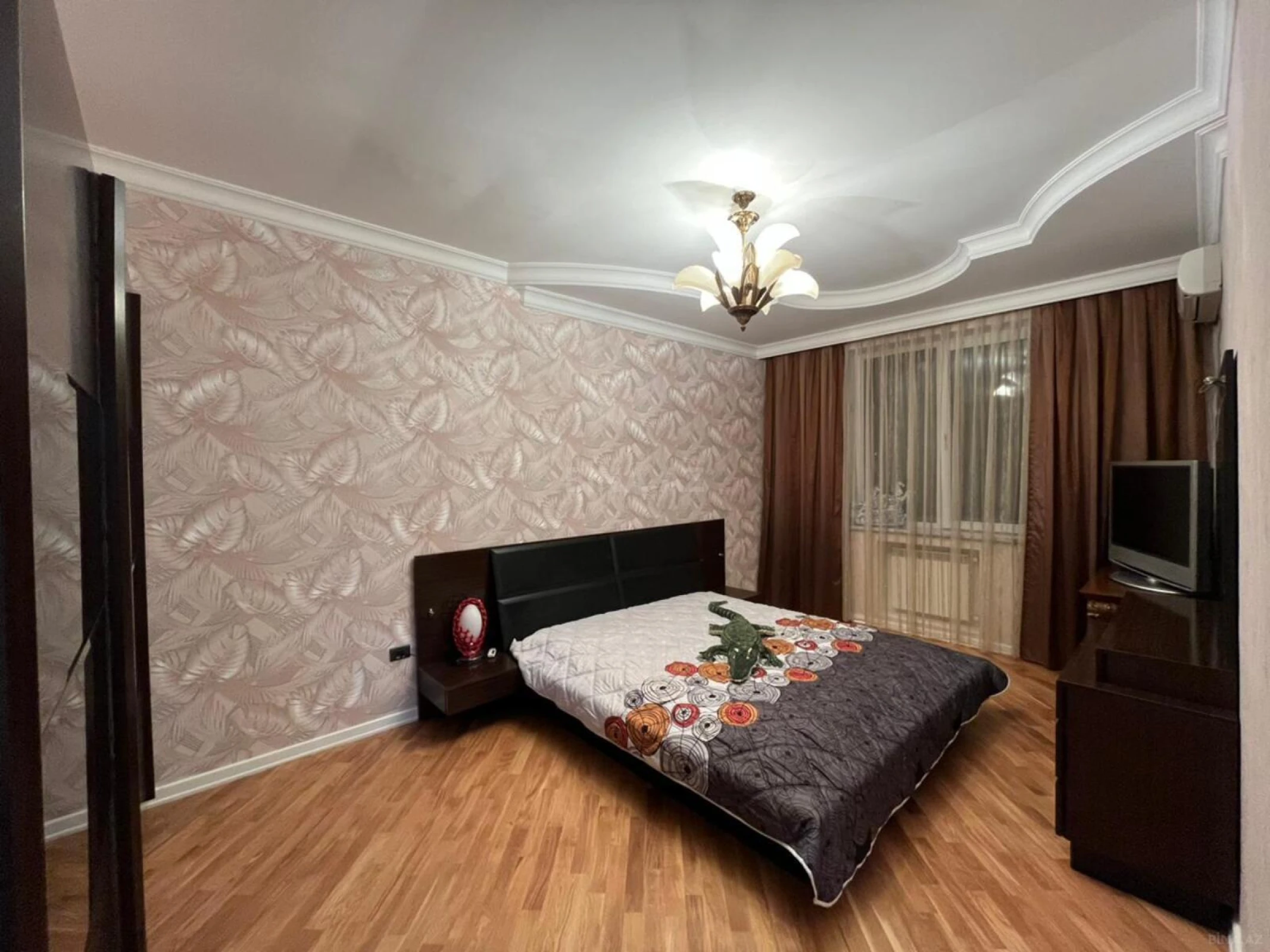 Kirayə verilir 3 otaqlı mənzil 150 m²