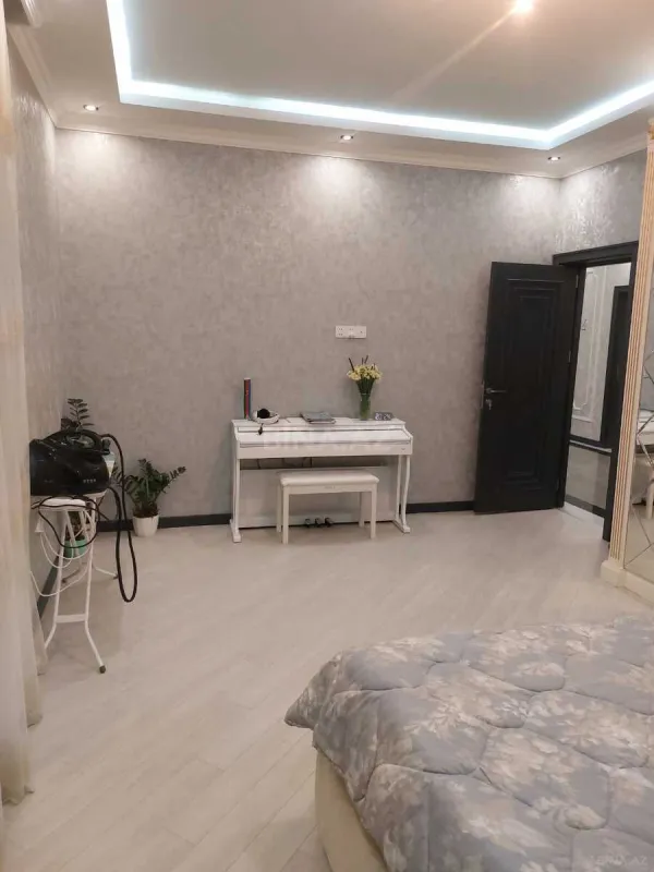 Satılır 4 otaqlı həyət evi 257 m²