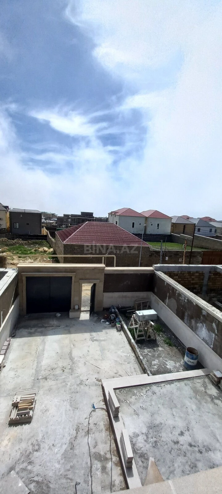 Satılır 5 otaqlı həyət evi 300 m²