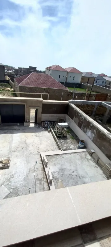 Satılır 5 otaqlı həyət evi 300 m²