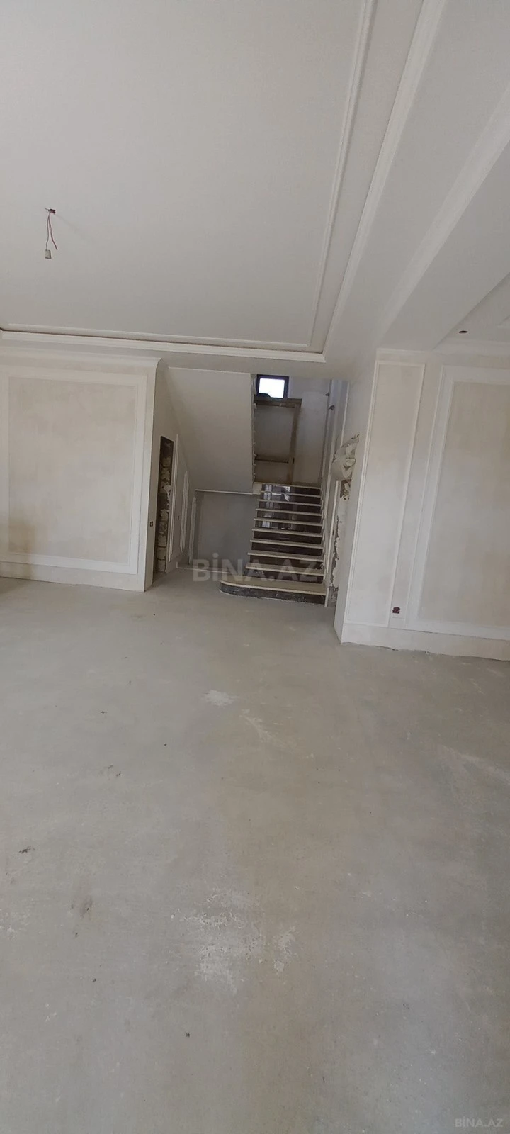 Satılır 5 otaqlı həyət evi 300 m²