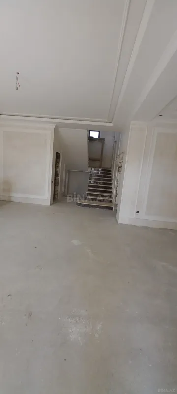 Satılır 5 otaqlı həyət evi 300 m²